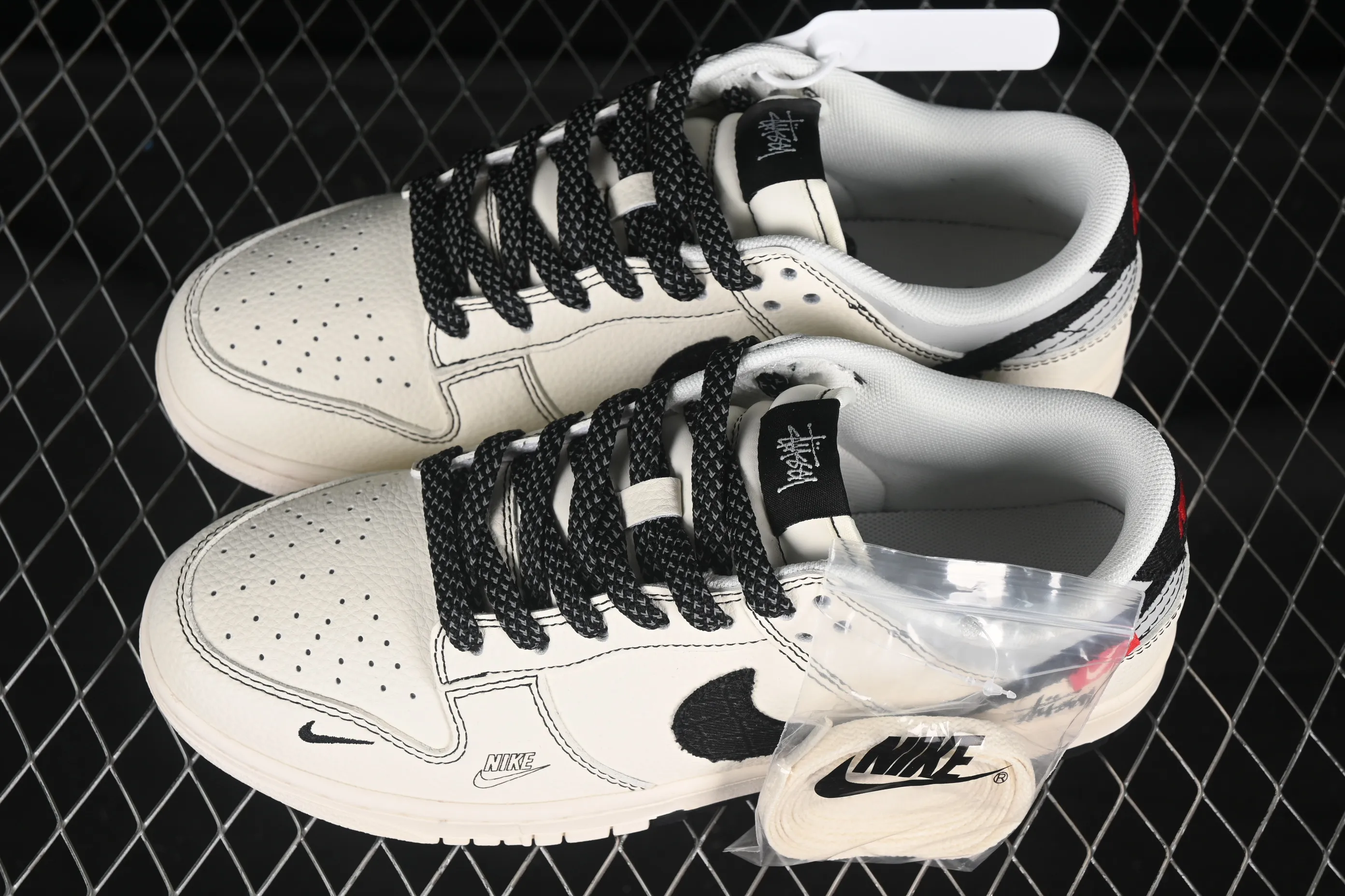 All categories Nk SB Dunk Series Nk SB Dunk Low High-end customized low-top sneakers Nike SB Dunk Low Stusi co-branded double black cloth hook Anniversary high-end customized low-top casual sneakers ZH2598-266